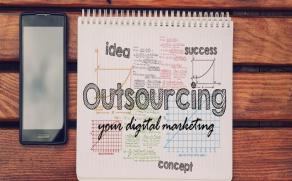 7 Benefits of Outsourcing Digital Marketing That Improve RoI